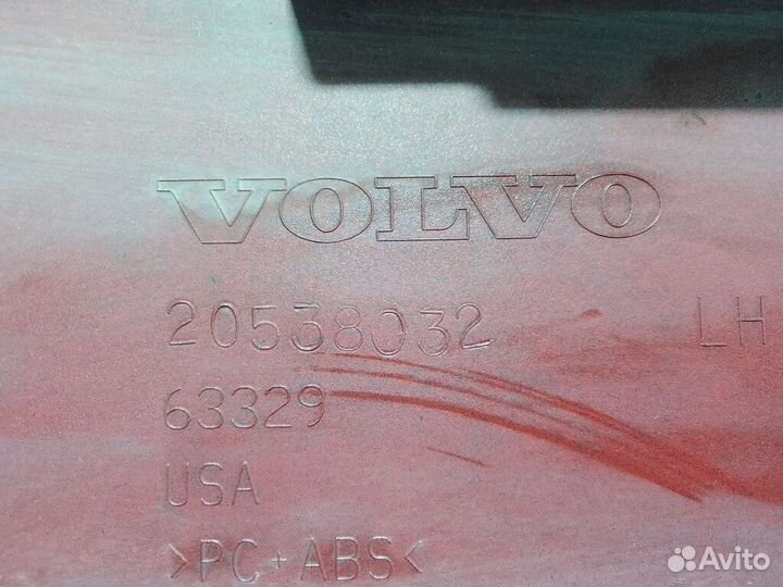 Накладка левого угла кабины Volvo VNL 64 T 610 205