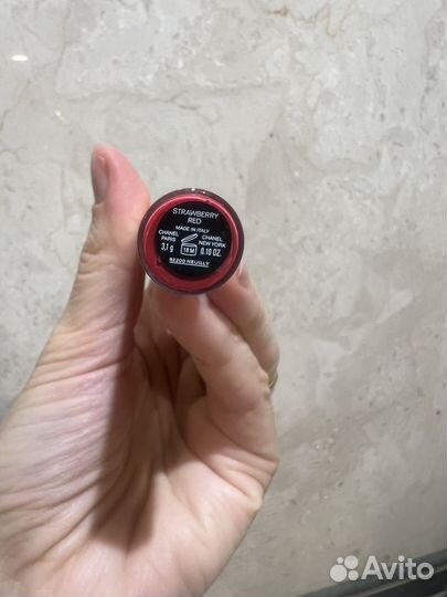 Помада блеск Chanel Strawberry red