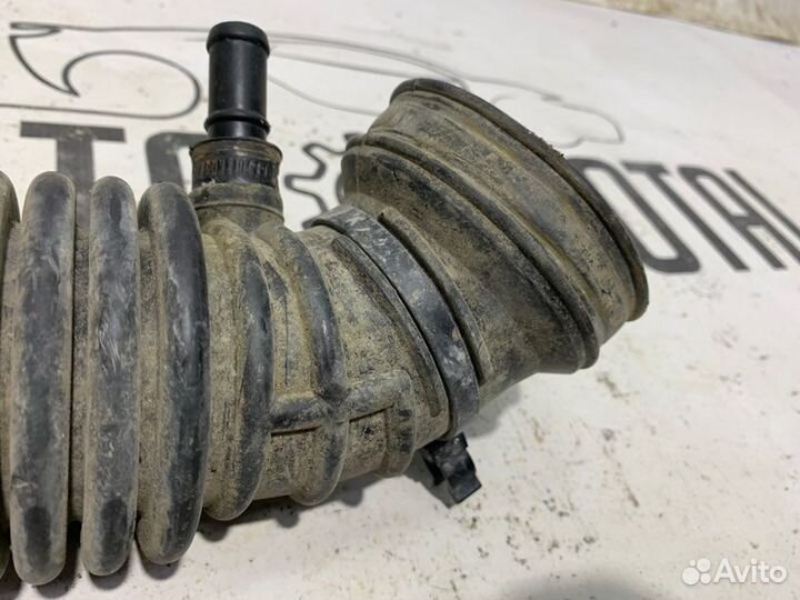 Патрубок воздушного фильтра Nissan X-Trail T30