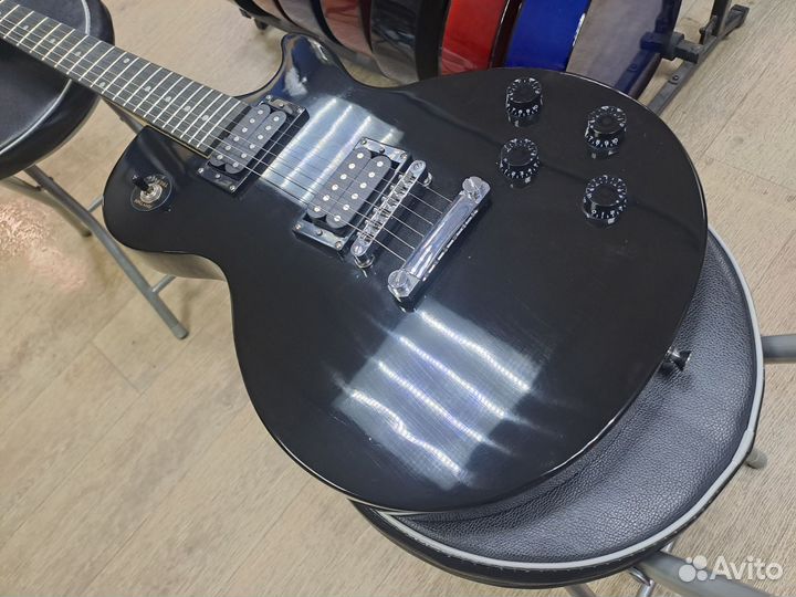 Электрогитара чёрная корпус Les Paul