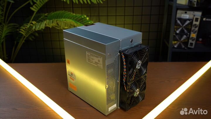 Майнер Antminer L7 8800