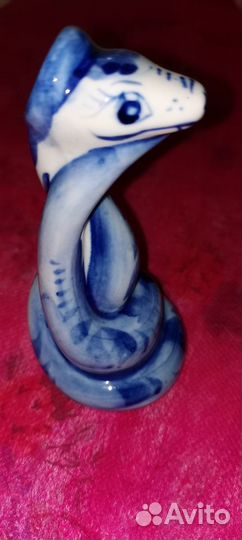 Фарфоровая статуэтка (змея) гжель