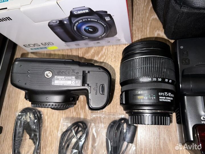 Canon 60d + EF-S 15-85 mm + комплект