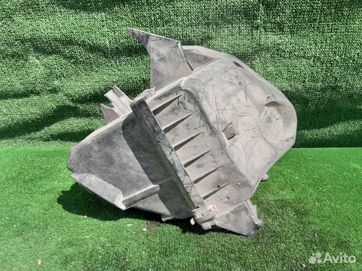 Корпус воздушного фильтра Volkswagen Passat