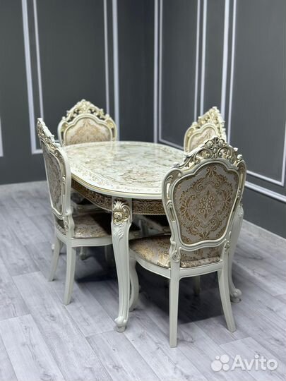 Стол и стулья шикарного качества