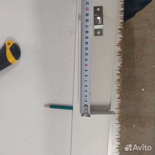 Настенное крепление для карнизов