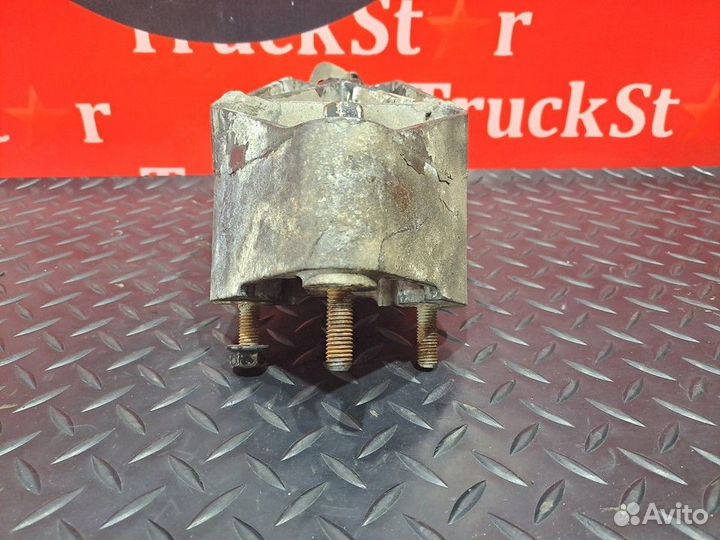 Кронштейн крыла заднего