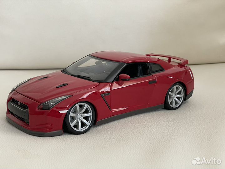Nissan GT-R 1:18