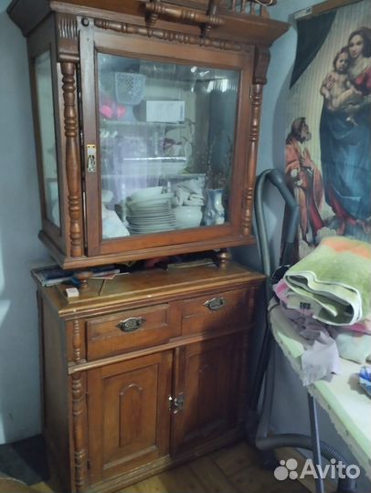 Буфеты и серванты старинные