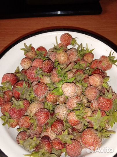 Розовая земляника со вкусом ананаса