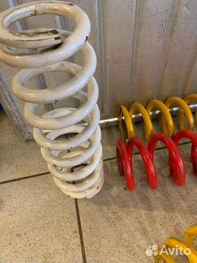 Пружины заднего амортизатора для мотоцикла
