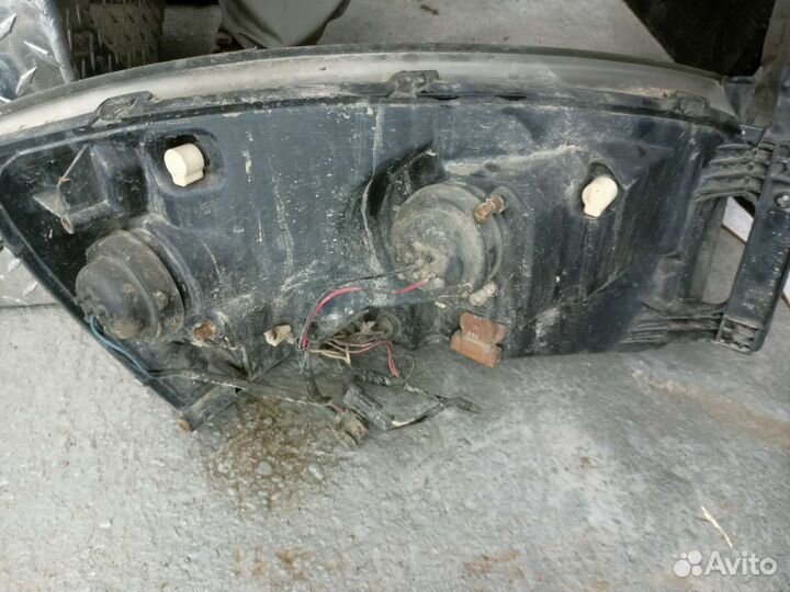 Фары передние Dodge RAM III