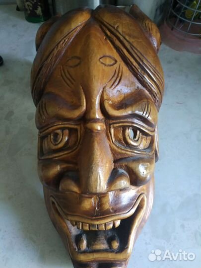 Маска настенная