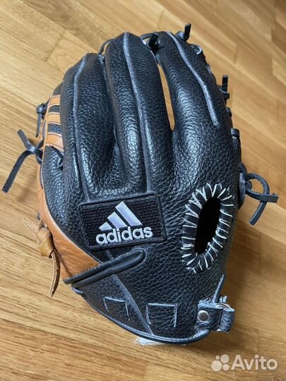 Бейсбольная перчатка-ловушка