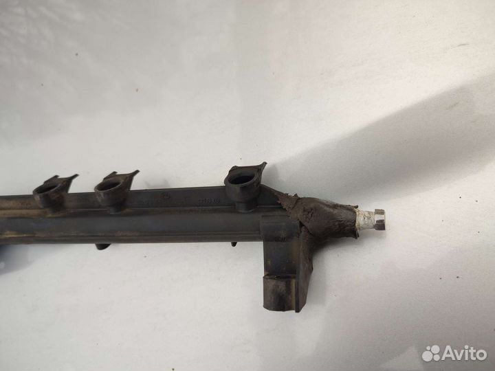 Топливная рампа Шкода Октавия A5 1.6 BSF