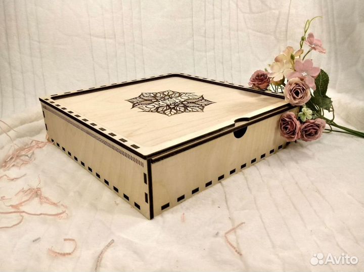 Подарочная коробка