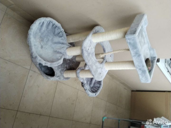 Кошачий домик с когтеточкой