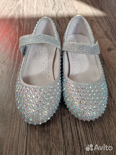 Блестящие туфли для девочки
