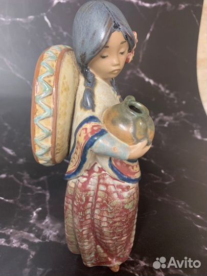 Статуэтка Lladro Девушка с сомбреро 1984 Испания