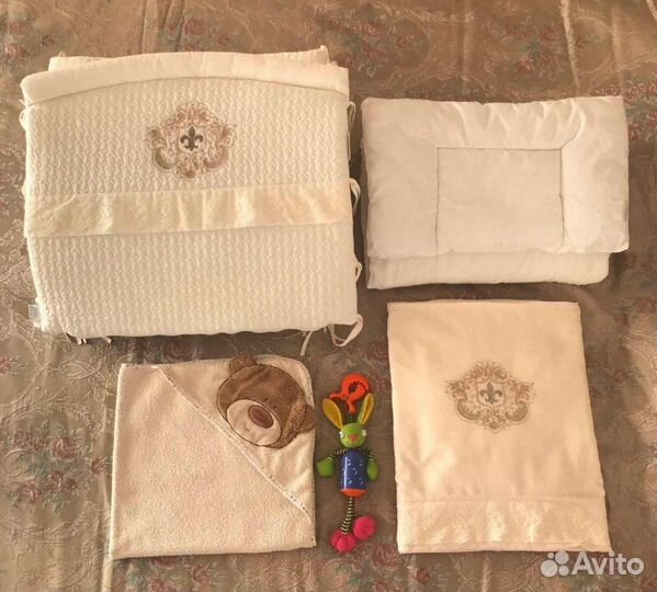 Бортики, подушка, одеяло, белье в детскую кроватку