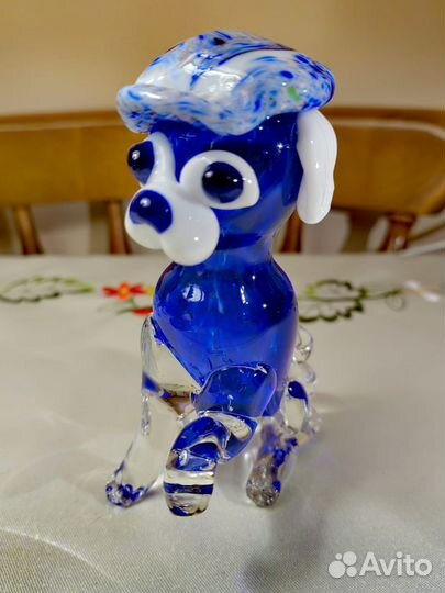 Стеклянная фигурка собака