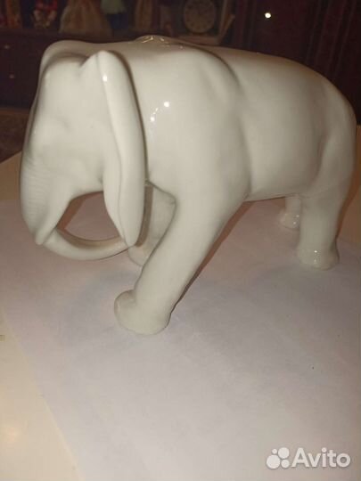 Фарфоровый слон