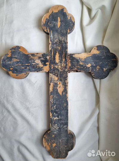 Старинные иконы и крест