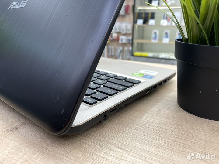 Ноутбук asus 4 ядра Nvidia GeForce SSD