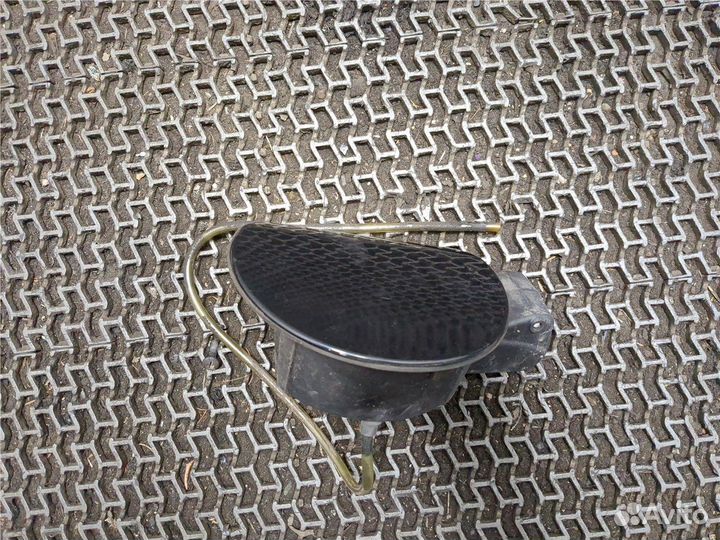 Лючок бензобака Volkswagen Tiguan, 2012