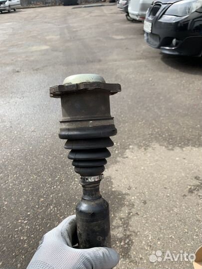 Правый приводной вал VW Golf 4 1.8 Turbo