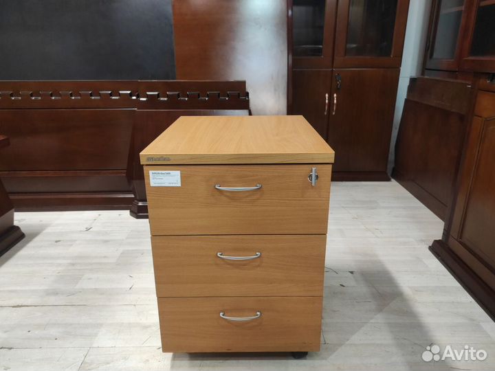 Тумба подкатная, 3 ящика б/у сп мебель 09140