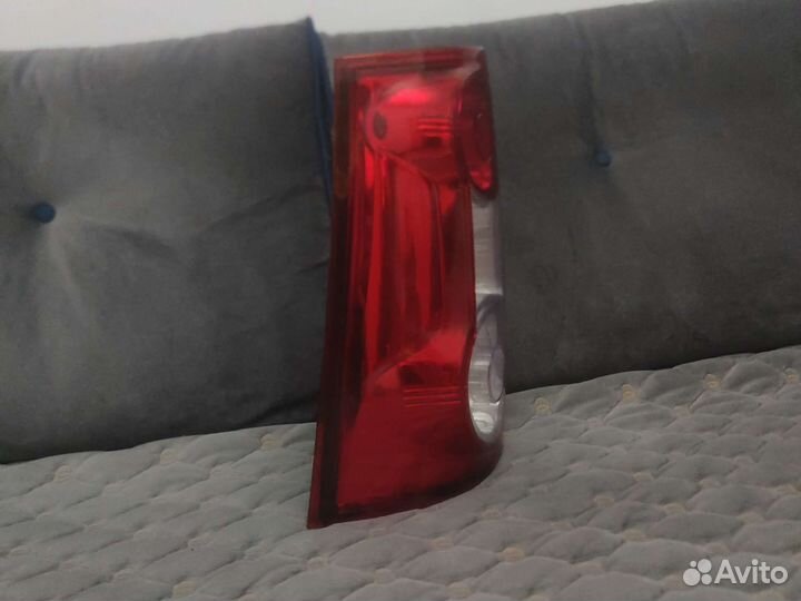 Продаю зданию фару на largus крос