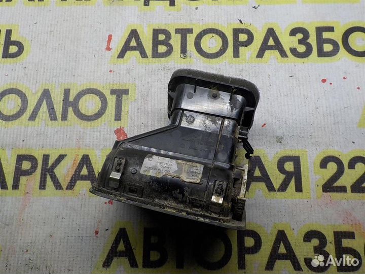 Дефлектор воздушный Volkswagen Polo sedan 2010-20