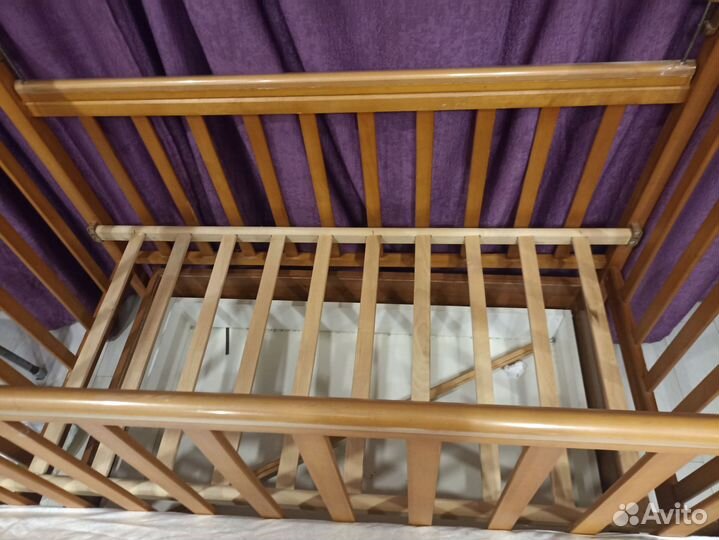 Кроватка детская с маятником и ящиком