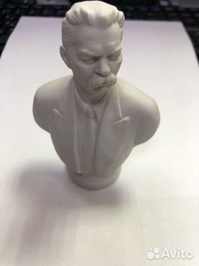 Бюст Горький