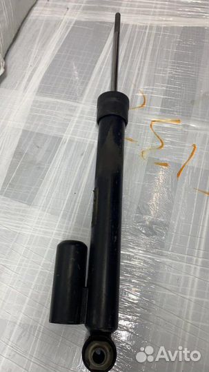 Стойка амортизатора задняя правая Land Rover Range