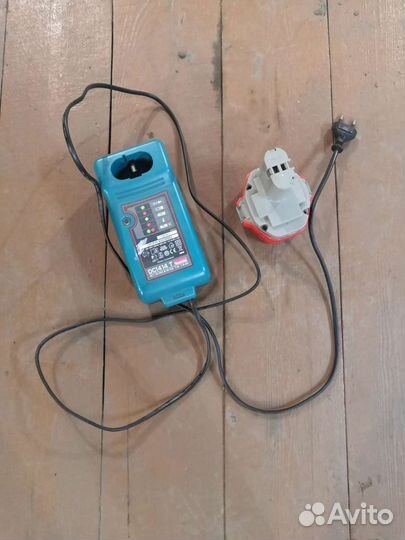 Зарядное устройство Makita