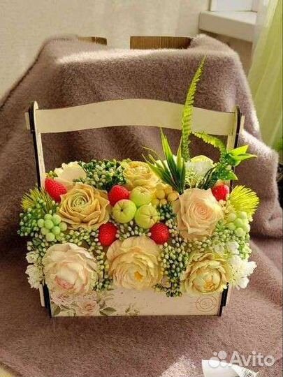 Букет в деревянном кашпо к любому празднику