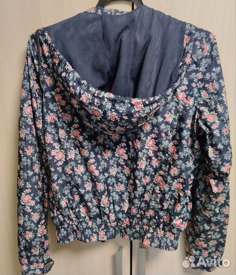 Ветровка reserved