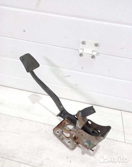 Педаль тормоза Kia Cerato 1