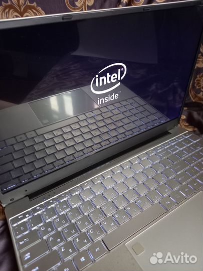 Ноутбук 15.6 дюймов