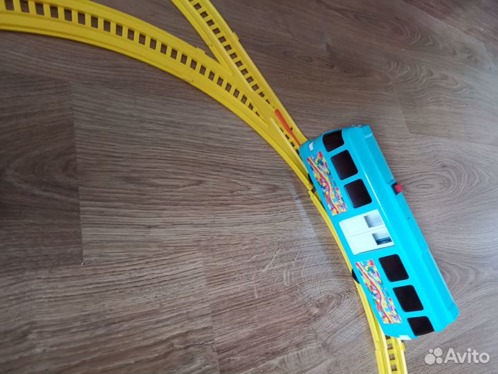 Детские игрушки Трамвайчик на рельсах