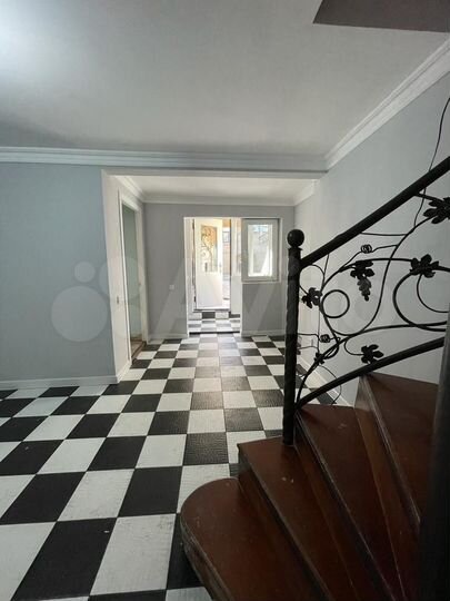 3-к. квартира, 114 м², 1/2 эт.