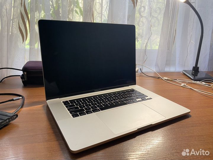 Apple MacBook Pro 16 2019, i9, 32 гб, 1 тб