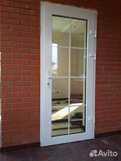 Дверь пластиковая белая