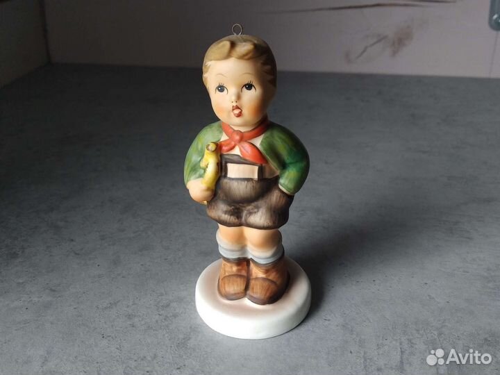 Фарфоровая статуэтка Hummel Goebel