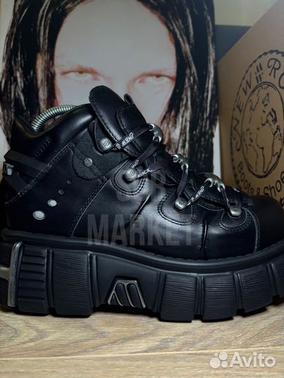 Ботинки new rock на руках