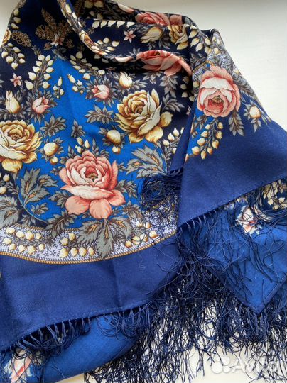 Павловопосадский платок шерстьс бахромой