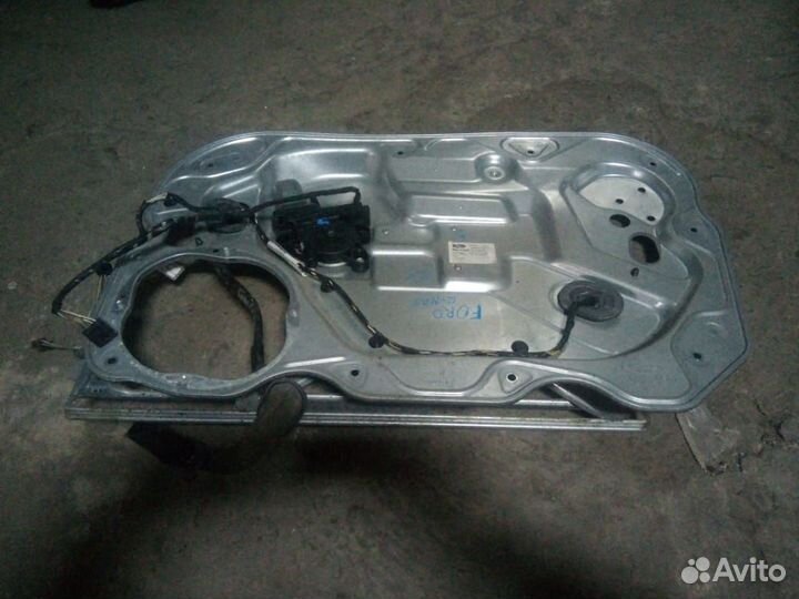 Стеклоподьемник передний правый Форд Симакс