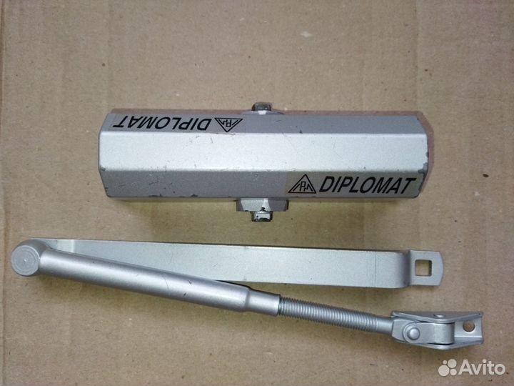 Доводчик дверной diplomat дипломат